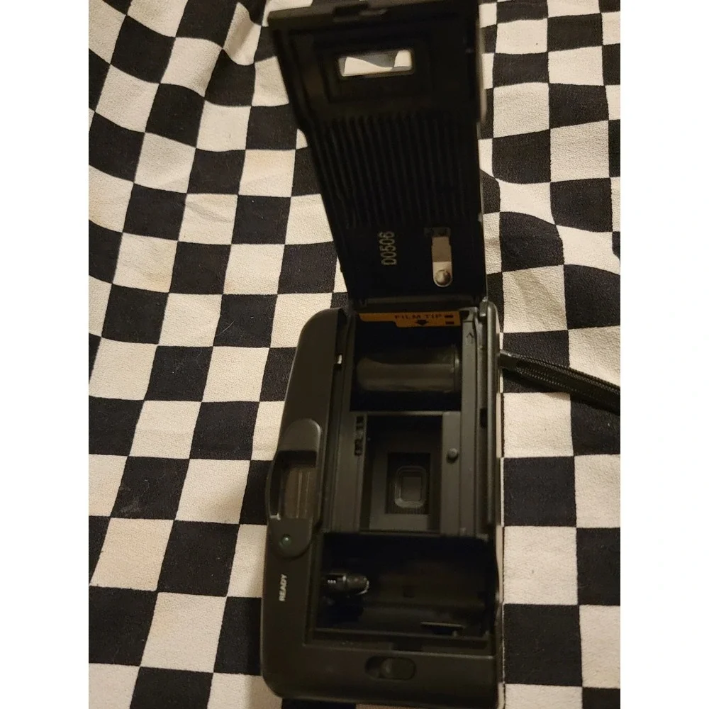 Polaroid 252 BV 35mm Point & Shoot Film Camera – Tested Powers On